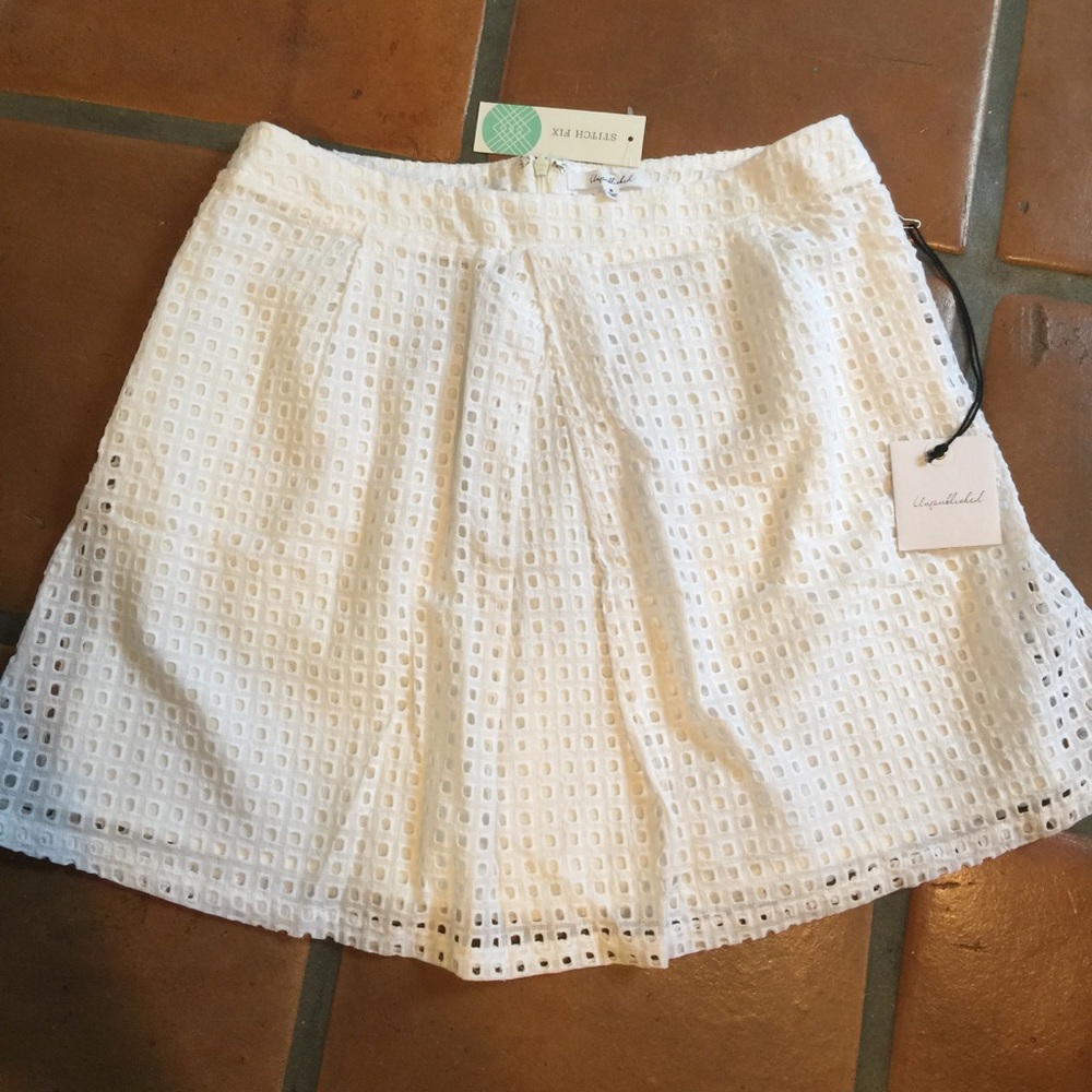 NWT white Jordanna Pleated A-line short skirt